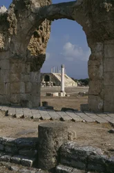 Uitzicht op het aquaduct en de renbaan
